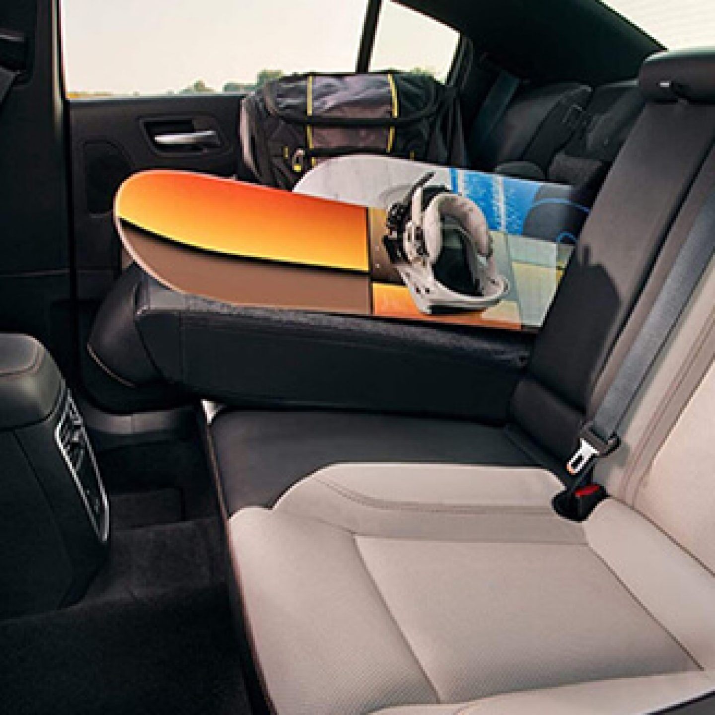 2020-dodge-charger-interior-folding-rear-seats.jpg.image.1440